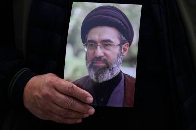 The New York Times: Khamenei alvorlig skadet, men klar i hodet