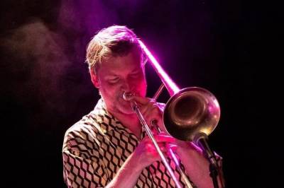 Erik Johannessen and The Flying Capets - Mirror In The Hall