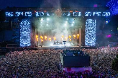 Palmesus kutter halve staben etter tøffe år