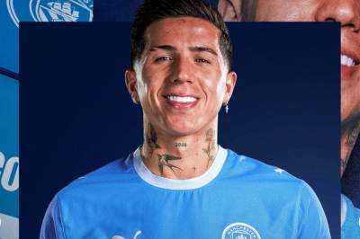 Manchester City slår overgangsrekorden med Enzo Fernández, som er kjøpt fra Chelsea for 125 millioner pund (145 millioner euro)