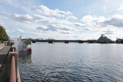 Savnet nordmann var på jobbreise i Riga – søker i vann og på land