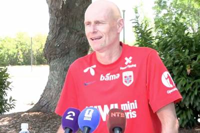 Spøkte om kona - håper på forsinkelse