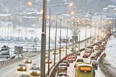 Venter kraftig storm søndag. Advarer mot å kjøre ned fra fjellet søndag. 