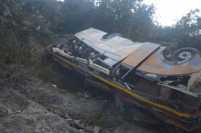 19 døde da buss styrtet utfor fjellvei i Nepal