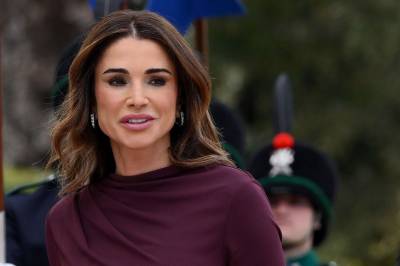 Dronning Rania kommer i gravferden