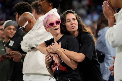 Megan Rapinoe og Sue Bird går fra hverandre