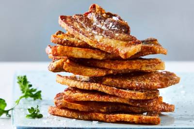 «Valgflesk» står på danske middagsbord på valgkvelden