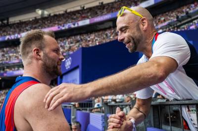 Suksesstrenaren blir behandla for kreft: – Det er brutalt