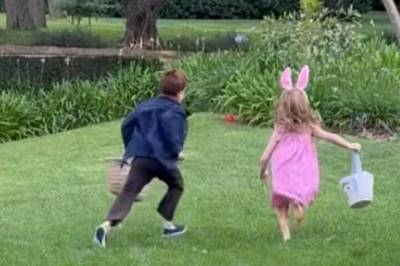 Deler sjeldne bilder av barna