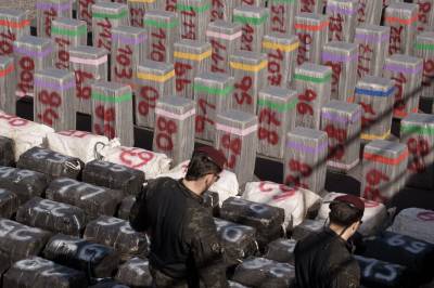 Nesten 10 tonn kokain funnet begravd i salt på et skip utenfor Kanariøyene