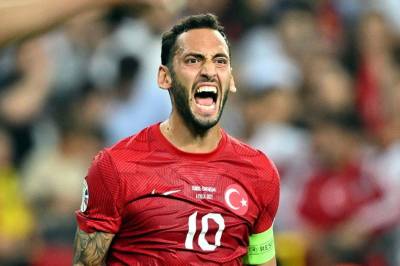 Inter Milan vil bruke 50 millioner euro for å glemme Hakan Calhanoglu