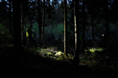 Han fant toåringen i skogen: - Klamret seg fast som en koala