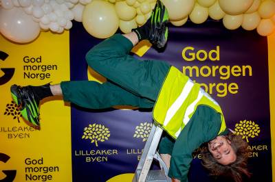 Hva heter klovnen som opptrer med gul vest?