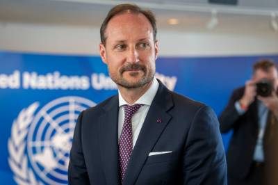 Kronprins Haakon rammes av storm