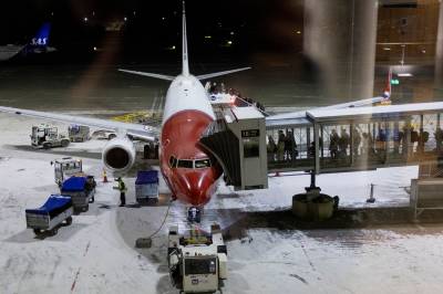 Flyaksjer har rast over ti prosent – Norwegian mest utsatt for «oljesjokk»