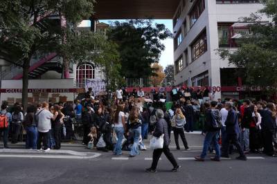Mer enn 86.000 deltar i skoleprotester i Frankrike