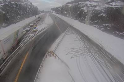 E18 i Tønsberg sperret i begge retninger etter uhell