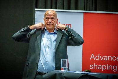 Elkem selger majoriteten av silikonvirksomheten til hovedeier Bluestar