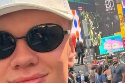 Deler bilder: Dukker opp på kjent talkshow
