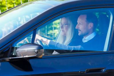 Kronprinsparet har dratt fra Rikshospitalet