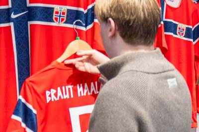 Enorm etterspørsel etter Norges VM-drakter – prisen skaper debatt