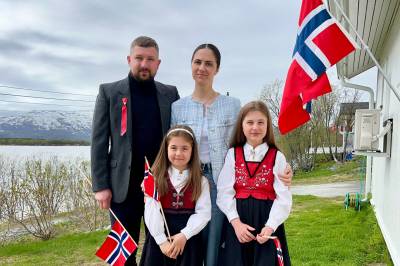 Barnefamilien fra Ukraina har jobb, hus og en drøss med venner – nå blir de kastet ut av landet