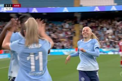 Lauren Hemp setter 3-2 mot Arsenal