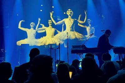 Sånn at den gamle mannen skjelver av frykt: – La svanene danse