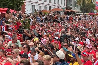 Ellevill stemning på Miami Beach: – Tynnslitt mastercard