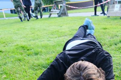 – Vi får inn rekrutter som ikke klarer kravene for å bære våpen, vest og sekk