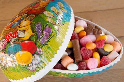 Kiwi og Extra kutter prisene på påskegodt – Rema følger ikke etter