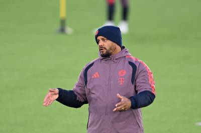 Fyrverkeri og kunstgress skaper hodebry for Bayern München
