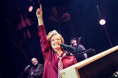 Ingrid Bjørnov – Bjørnov tar det piano