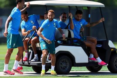 Eksperten trur Neymar er viktig for Brasil. Utanfor banen.