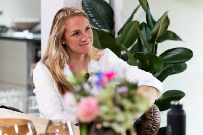 Var seks måneder på vei under innspilling: – Samfunnet trenger å se flere gravide