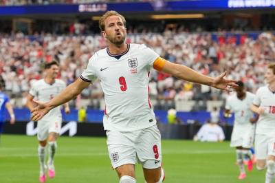 Fikk slakt etter sjokkstart mot DR Kongo – så reddet Kane England