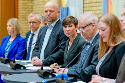Å opprettholde flytilbudet i store deler av landet er ikke politisk teater