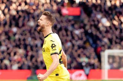 Fantastiske Kristoffer Ajer nøyer seg med å stanse spisser – nå tar han også jobben deres!