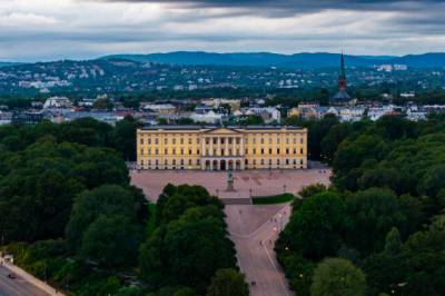 Flere statsråder på slottet i ekstraordinært møte