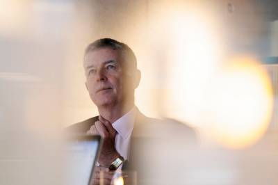 Den tidligere MI6-sjefen mener Vesten står overfor to trusler: - Vi må ikke la oss distrahere