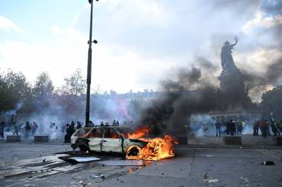 Opptøyene i Frankrike: Demonstrasjoner forbys i Paris torsdag