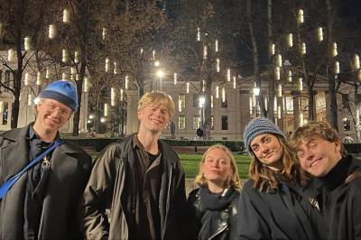 Ola (24) tar med seg samboeren og vennegjengen hjem til Ringerike: – Jeg har lyst til å gi noe tilbake