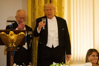 Her bryter Trump konge-skikk