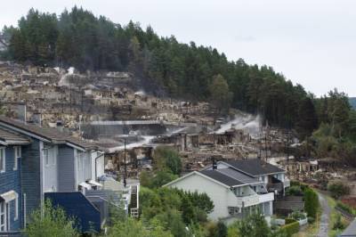 - Setter inn et betydelig antall mennesker