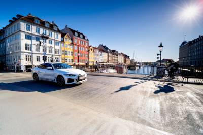 To av tre nye biler solgt i Norden var elektriske
