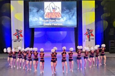 For en prestasjon av Vind ILs cheerdancejenter