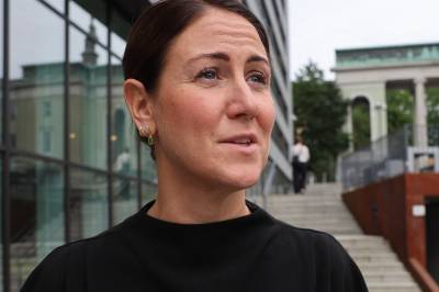 Hun gjemte seg for terroristen. Kommer med klar beskjed til norske foreldre.