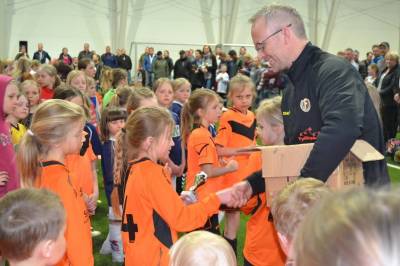 138 kamper og over 20 timer fotball venter
