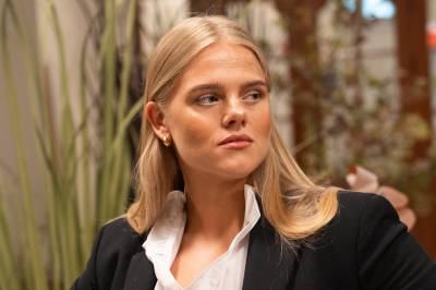 Tar Mette-Marit i forsvar etter Epstein-avsløringene: – Spekulativt narrativ