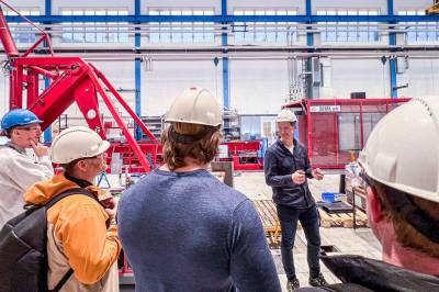 Her krasjer de nye rekkverk for å teste hvor mye gamle broer tåler